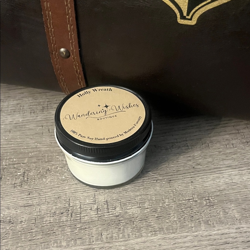 Holly Wreath Scented 100% Soy Candle